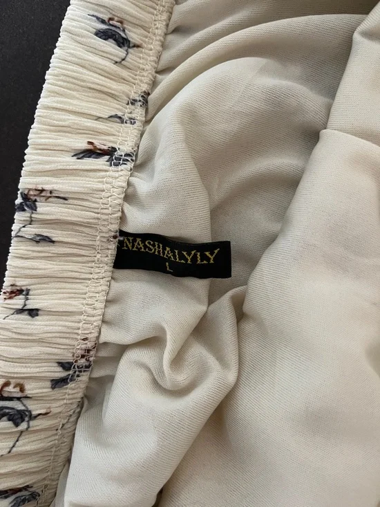 Women’s Floral Cream Maxi Skirt - Picture 11 of 13